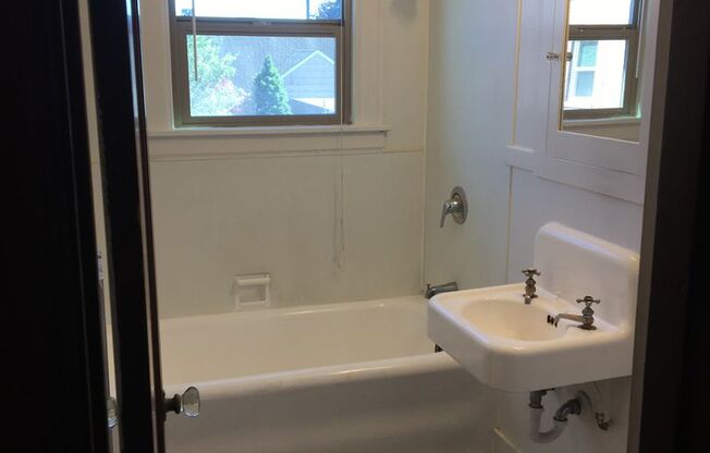 Studio, 1 bath, 400 sqft, $1,250