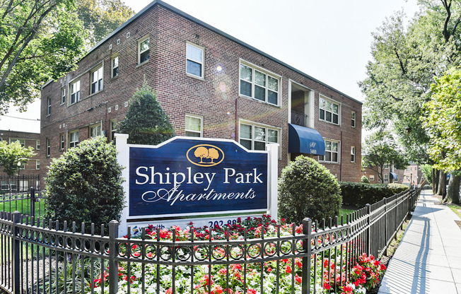 Shipley-Park-Apartments-Building-Signage