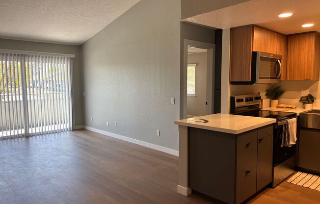 2 beds, 2 baths, 910 sqft, $2,720, Unit 7J