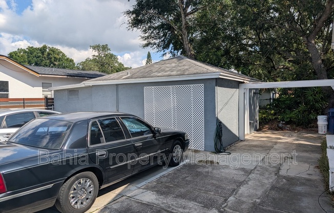 3702 N 12 ST