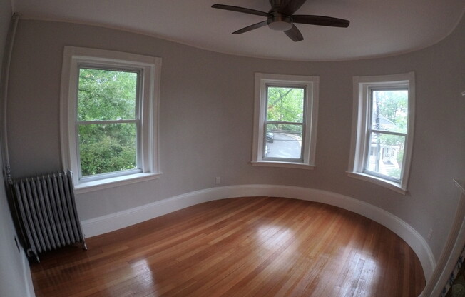 1 bed, 1 bath, $2,400, Unit 4