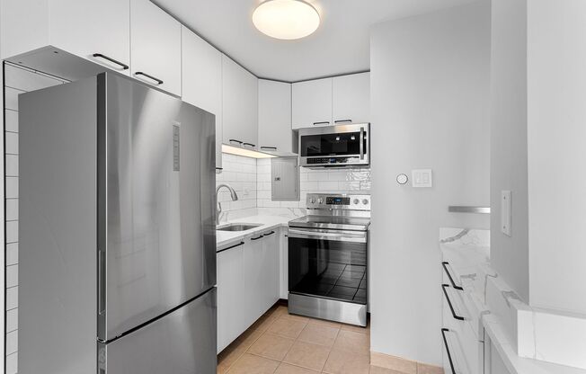 1 bed, 1.5 baths, 667 sqft, $2,400, Unit 4B
