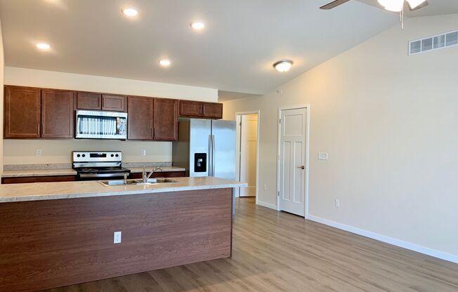 3 beds, 2 baths, 1,244 sqft, $1,880, Unit SH 1130-106