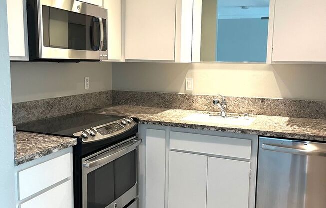 2 beds, 1 bath, 925 sqft, $3,695, Unit 320