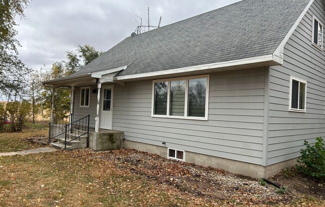 Charming 4-Bedroom Home with Open Layout & Expansive Yard Near Garretson!