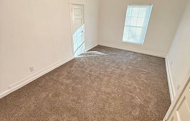 3 beds, 1 bath, $1,700