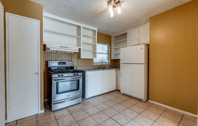 3 beds, 1 bath, $1,450