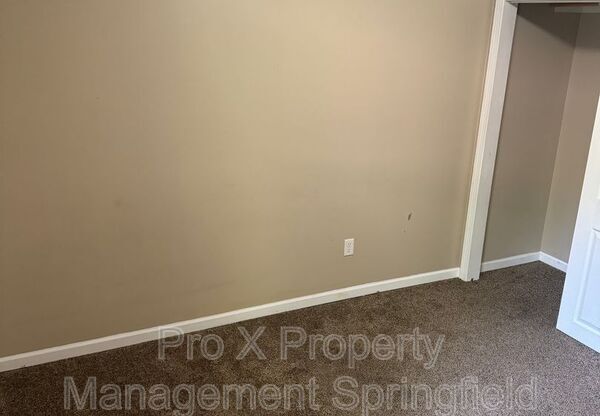 3 beds, 1 bath, 1,000 sqft, $1,045