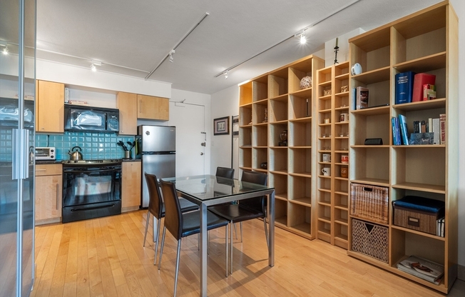 1 bed, 1 bath, 498 sqft, $3,300, Unit 302