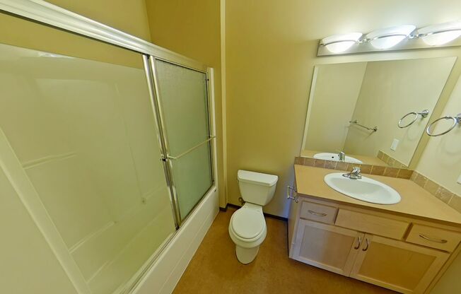 3 beds, 2 baths, 967 sqft, $2,400, Unit 402