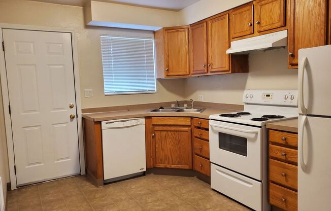 2 beds, 1 bath, $1,295, Unit 165