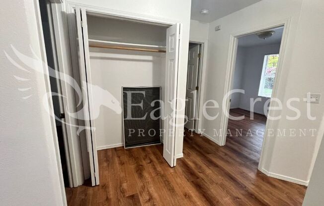 2 beds, 1 bath, 700 sqft, $950, Unit Unit 103