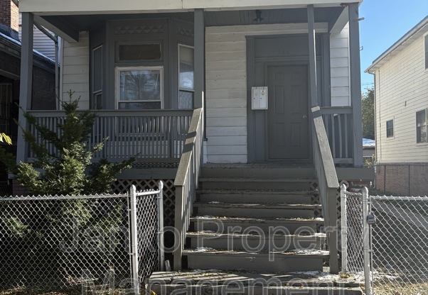 7111 S GREENWOOD AVE