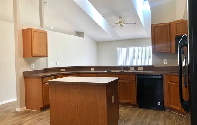 Wonderful 3/2 home in ORLANDO - GOLF COURSE COMMUNITY - WEDGEFIELD