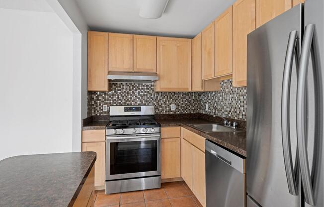 2 beds, 1 bath, $2,800, Unit 2G