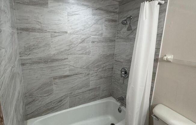 3 beds, 1.5 baths, 1,204 sqft, $1,569, Unit 5176 04