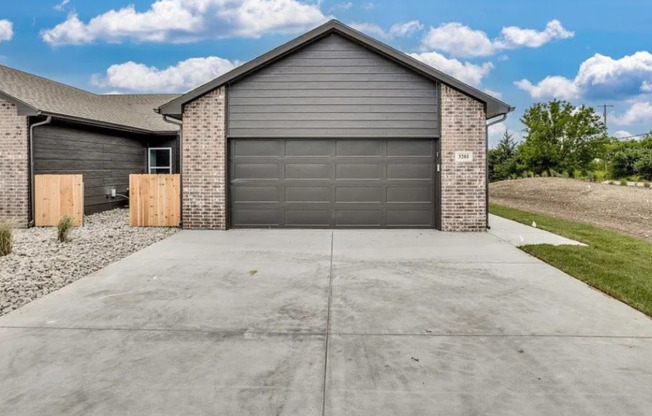 Modern 4 Bedroom Home in Falcon Falls Near Heights High School