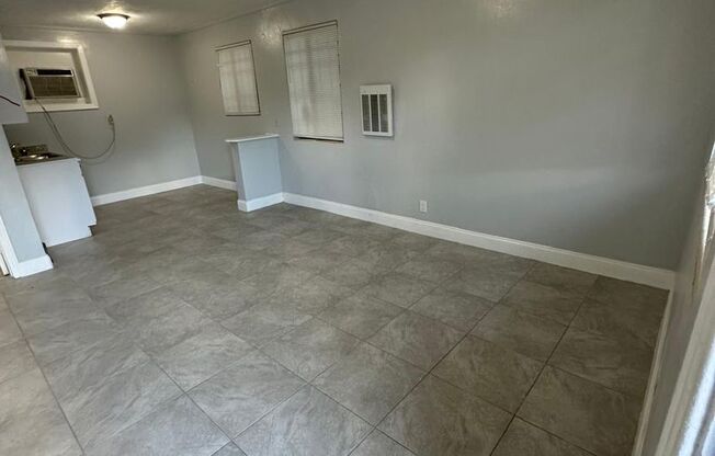 Studio, 1 bath, 600 sqft, $800