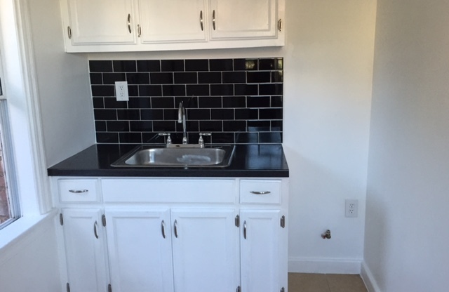 Studio, 1 bath, 450 sqft, $1,495, Unit 22