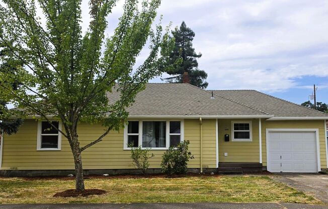 2 Bedroom with Huge Yard in Springfield
