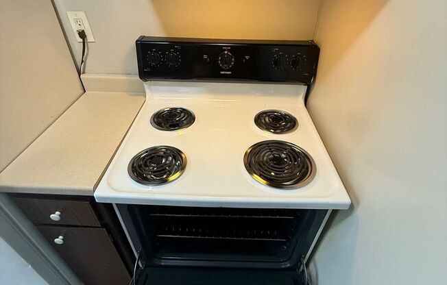 1 bed, 1 bath, 800 sqft, $1,300, Unit 210
