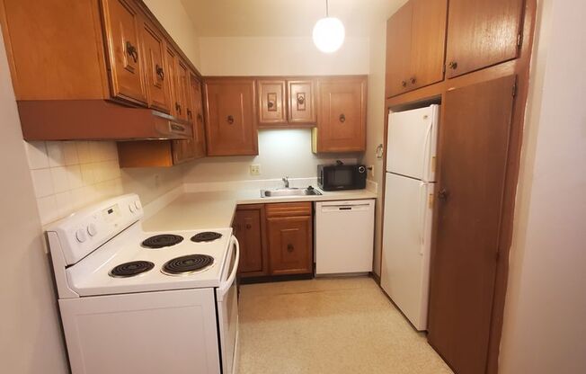 Carriage Place Apartments:  2708 34th Street