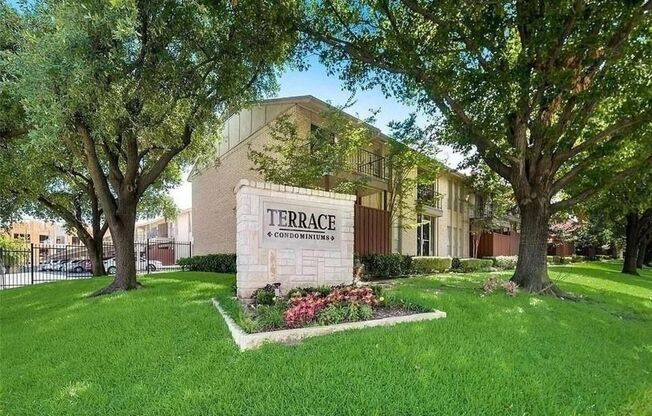 Newly Renovated One Bedroom Near SMU!