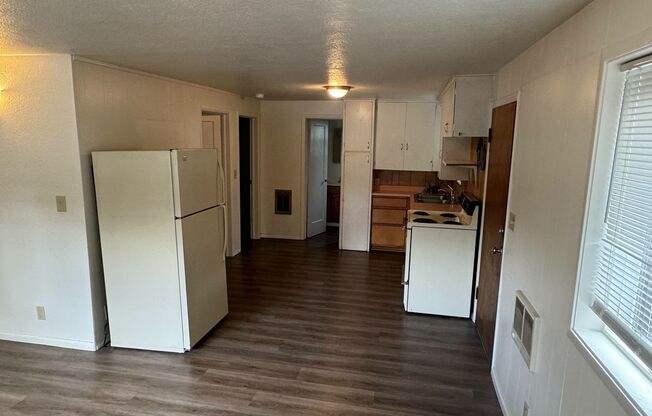 2 beds, 1 bath, $1,195, Unit 636 F St. Unit A