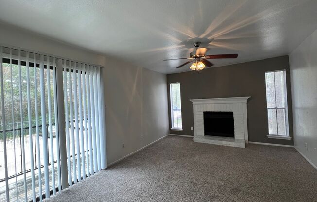 2 beds, 1 bath, 859 sqft, $1,050, Unit 01-003