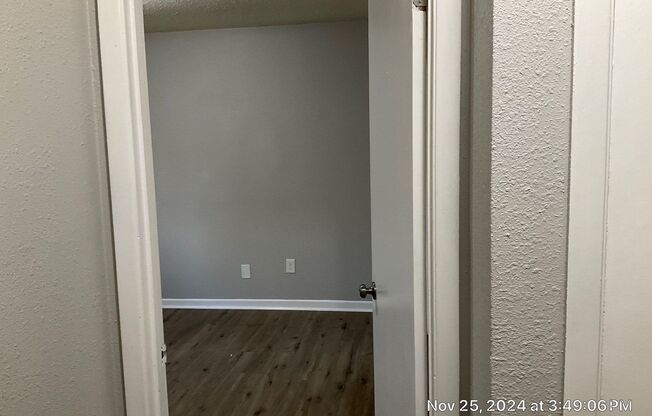 2 beds, 1 bath, $1,095, Unit 01727-05