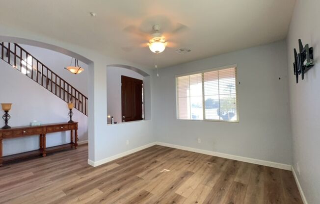 Beautiful large 5 bedroom home in cul-de-sac/extra-large backyard!