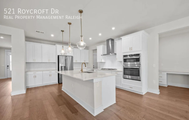 521 ROYCROFT DR