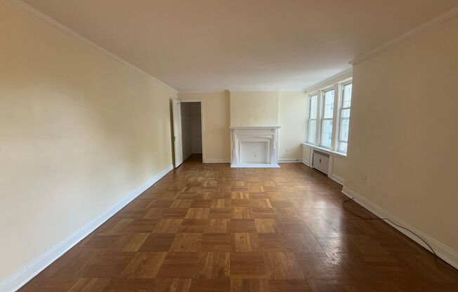 1 bed, 1 bath, 768 sqft, $1,450, Unit Royal York 312