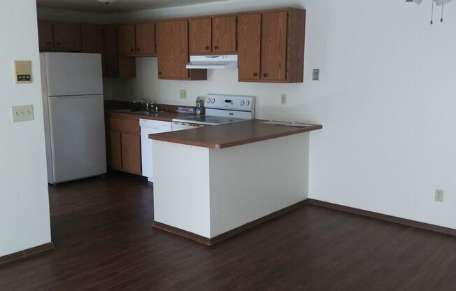 2 beds, 1 bath, $790