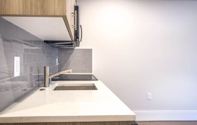 1 bed, 1 bath, $2,800, Unit 201