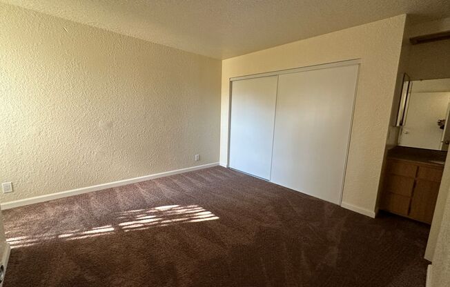 2 beds, 1 bath, 875 sqft, $1,650, Unit 12