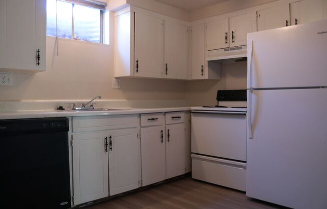 2 beds, 1 bath, 700 sqft, $880, Unit 9022