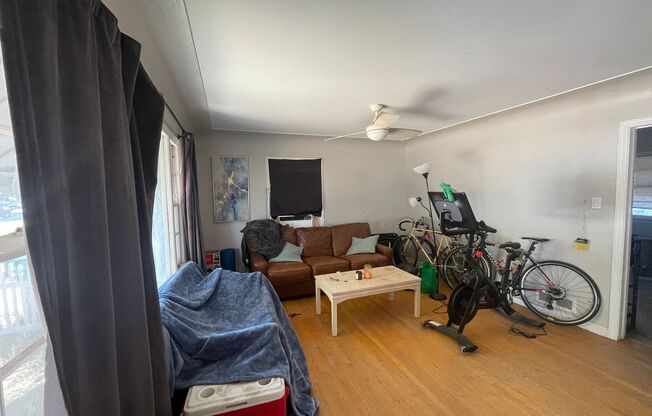 2 beds, 1 bath, $2,300, Unit #A