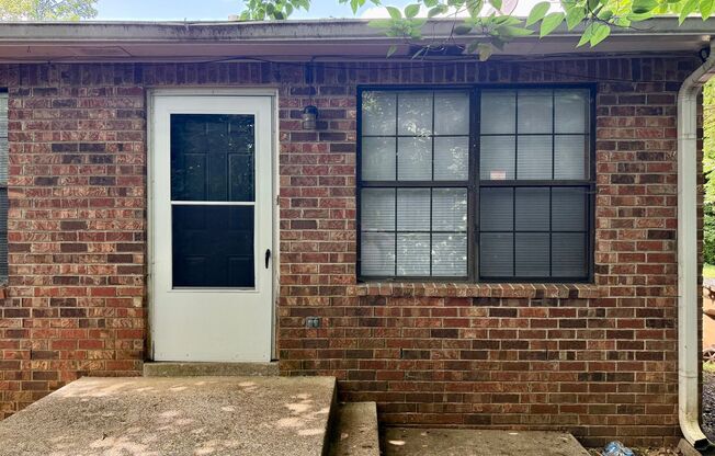 2 bedroom/1 bath New paint and floors.