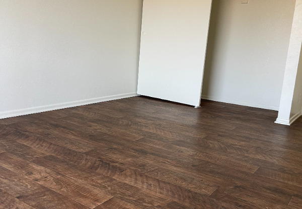 2221 E LENITA LN
