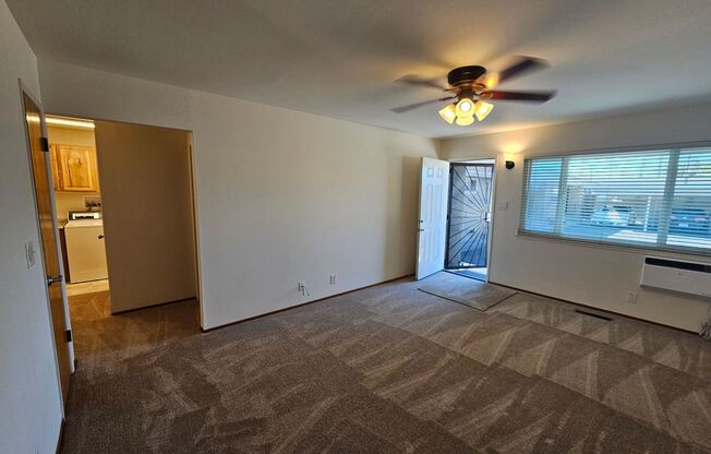 RETIREMENT COMMUNITY 62+ ONLY: 1 Bed/1 Bath "Special Treat" - San Leandro