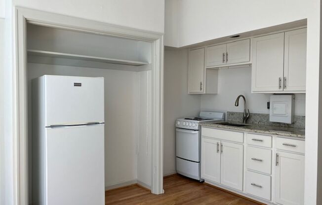 Studio, 1 bath, $1,035