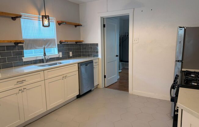 2 beds, 1 bath, $1,450