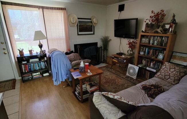 College Station - 2 bedroom /1.5 bath Condo for lease.
