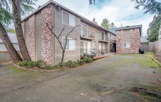 Unbeatable First Floor Apartment Multnomah Village Locale: Culture Meets Convenience! Come Inquire Today!