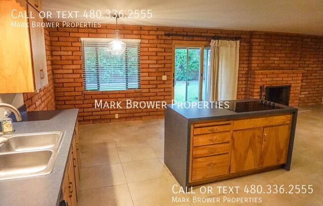 505 E LOMA VIS DR