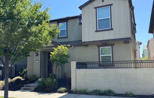 West Roseville home with solar - avail 5/15