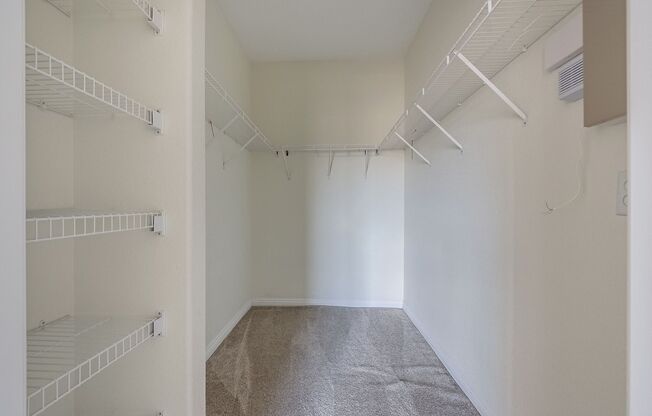 2 beds, 1 bath, $1,750, Unit # 2093