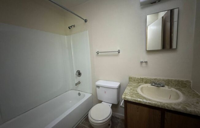 1 bed, 1 bath, $500, Unit Apt 208