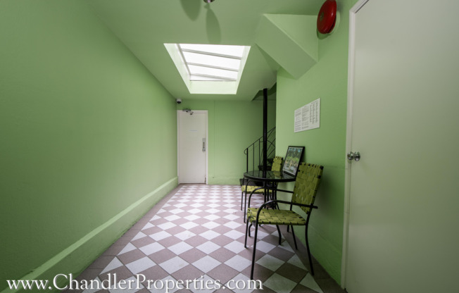 525 Cole Street Apt